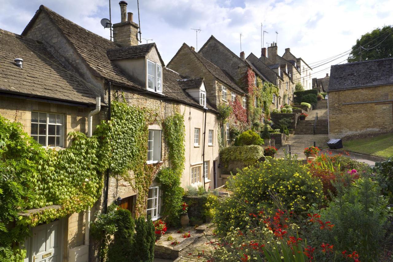 Well Cottage: A Cotswold Cottage At The Heart Of The Village Of Crudwell エクステリア 写真