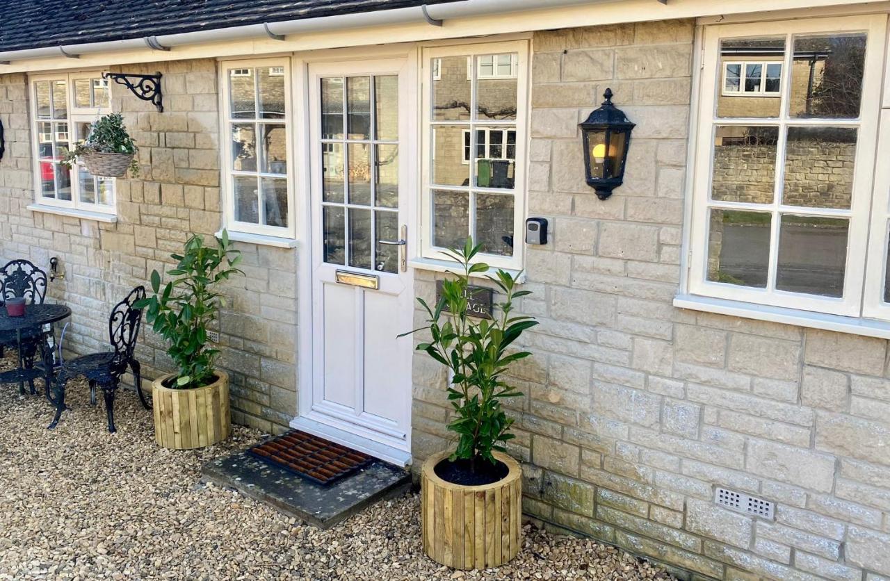Well Cottage: A Cotswold Cottage At The Heart Of The Village Of Crudwell エクステリア 写真