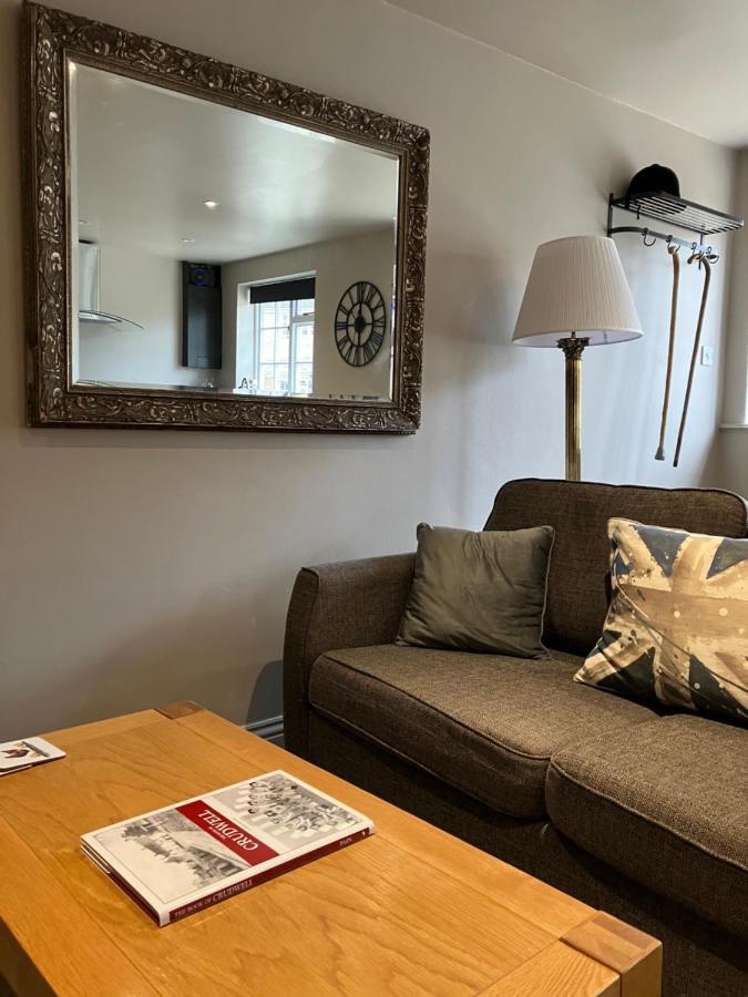 Well Cottage: A Cotswold Cottage At The Heart Of The Village Of Crudwell エクステリア 写真