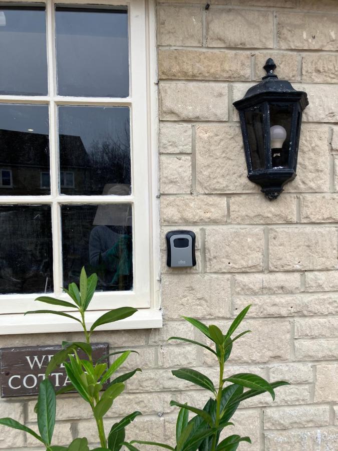 Well Cottage: A Cotswold Cottage At The Heart Of The Village Of Crudwell エクステリア 写真